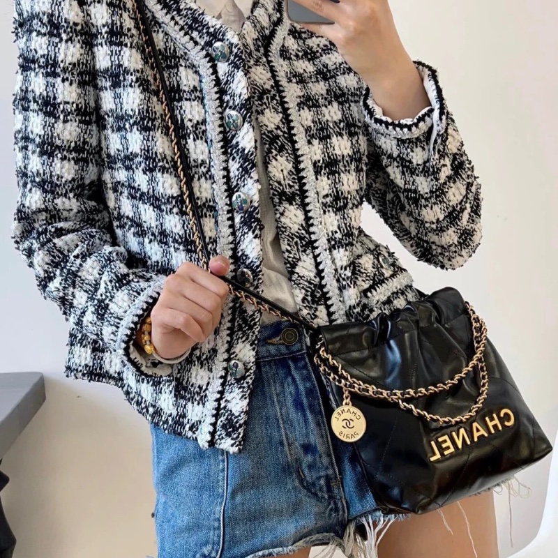 CHANEL 24a黑色珍珠22bag mini肩背斜背包 17*18*6 芯片款 98新配件塵袋購證盒子-0