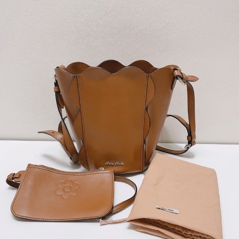 miumiu 棕色波浪邊花瓣包 15*22  98新配件塵袋