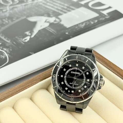 CHANEL - 黑色陶瓷J12點鑽Caliber手錶