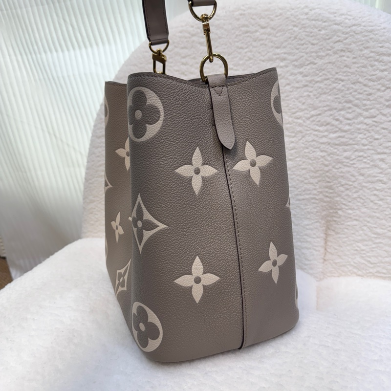 送🔥內膽包路易威登大象灰水桶包LV斑鳩灰牛皮NéoNoé MM抽繩水桶包M45555-6