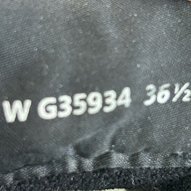 Chanel香奈兒黑白熊貓板鞋 尺碼：36.5-5