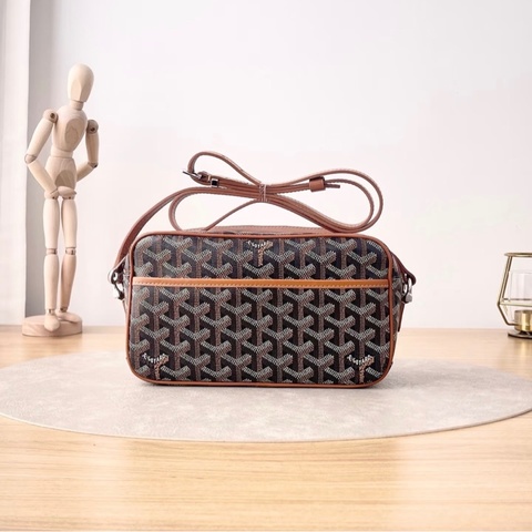 「JL 精品代購」98新Goyard 棕色相機包