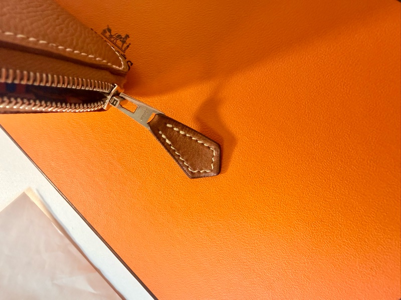 ✔️ Hermès Silk’In 經典絲巾拉鍊長夾｜金棕色（C刻）-23
