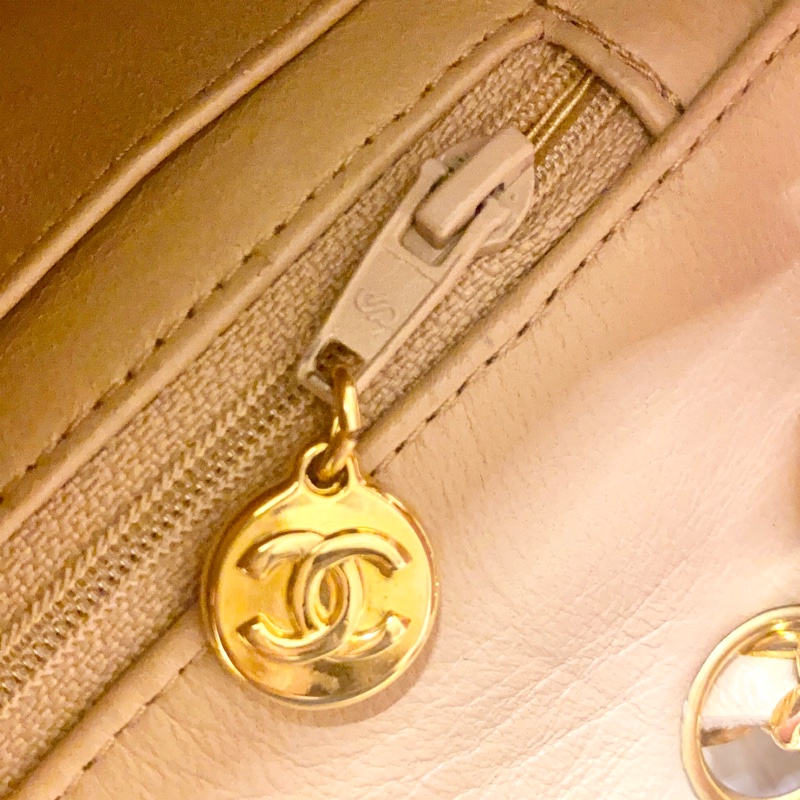 CHANEL 香奈兒 ｜Diana Flap 黛妃奶茶羊皮金扣包 肩背包（中古）-11