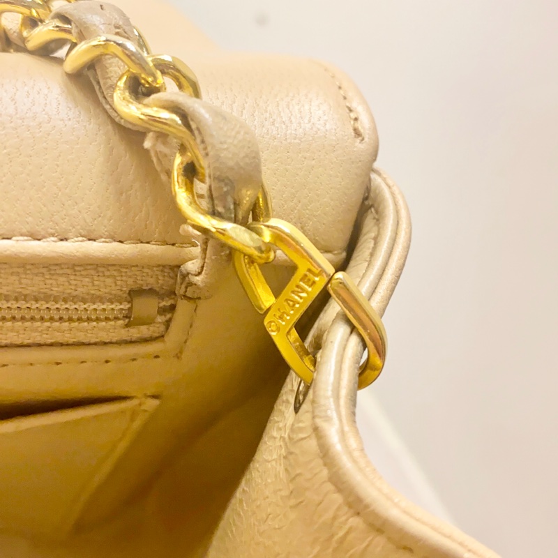 CHANEL 香奈兒 ｜Diana Flap 黛妃奶茶羊皮金扣包 肩背包（中古）-20