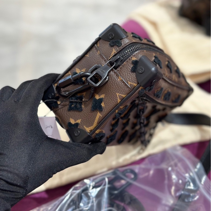 Lv 路易威登 mini soft trunk 植絨老花 芯片款-1