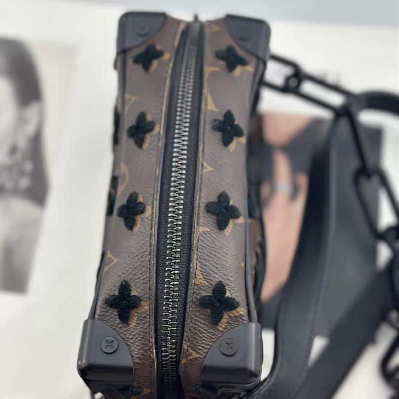 Lv 路易威登 mini soft trunk 植絨老花 芯片款-21