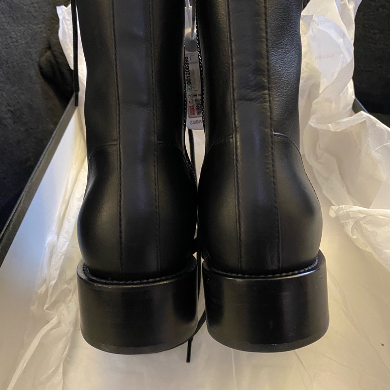 全新 Chanel香奈兒黑色雙C鞋頭logo皮革高幫馬丁靴 38碼。-5