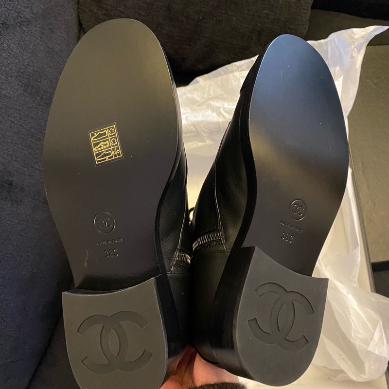 全新 Chanel香奈兒黑色雙C鞋頭logo皮革高幫馬丁靴 38碼。-6