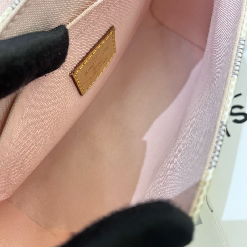 98新芯片款LV白棋盤格流蘇郵差包 23年-6