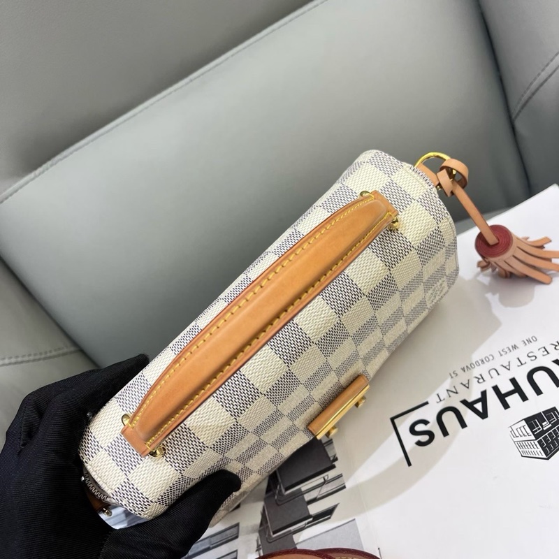 98新芯片款LV白棋盤格流蘇郵差包 23年-9