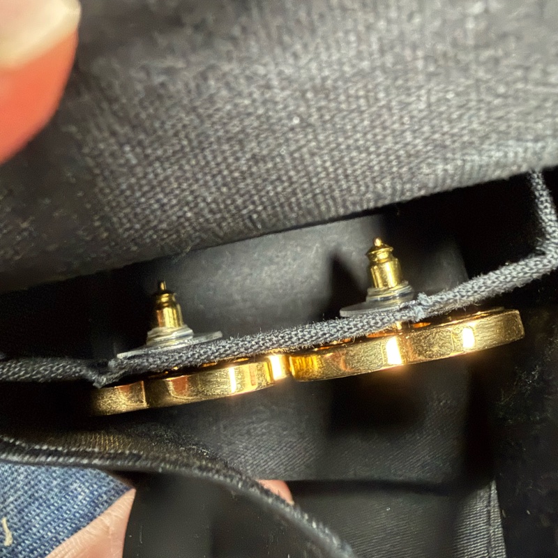 Chanel 鏤空 雙C Logo耳環-1