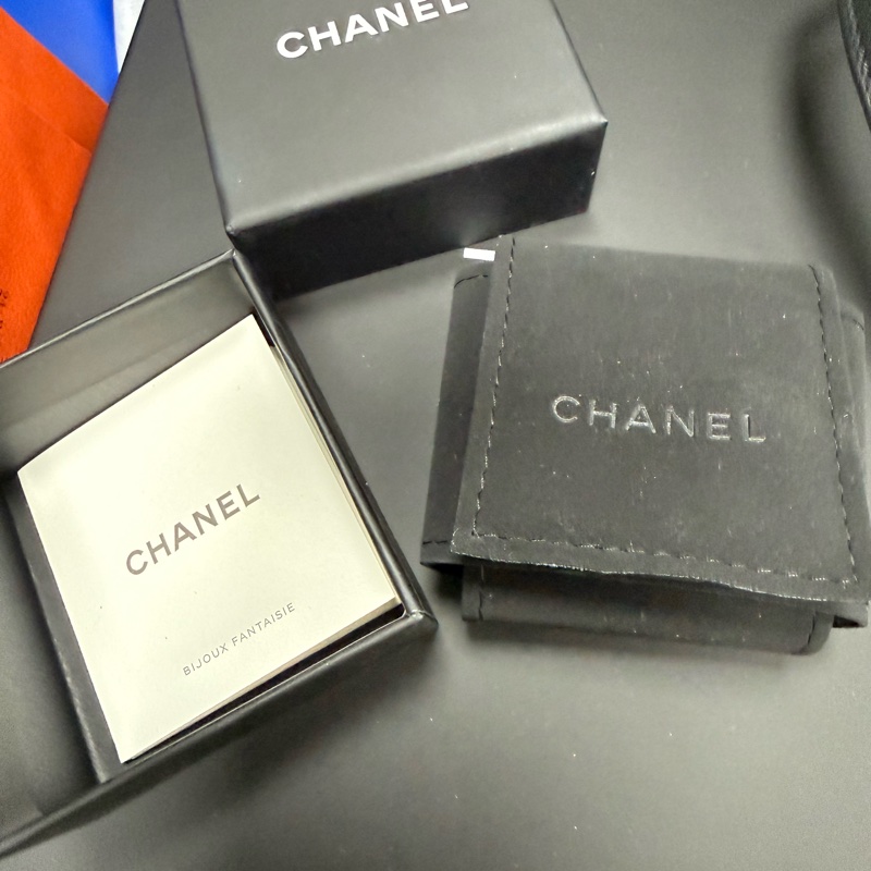 Chanel 鏤空 雙C Logo耳環-2
