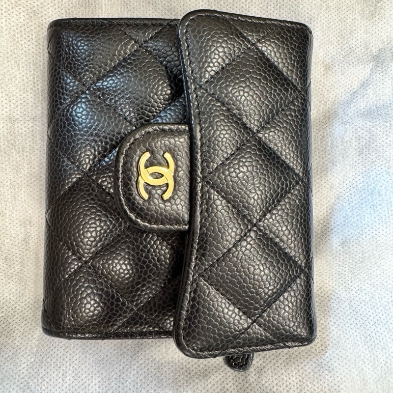 CHANEL 荔枝菱格紋牛皮 三摺短夾 金釦-1