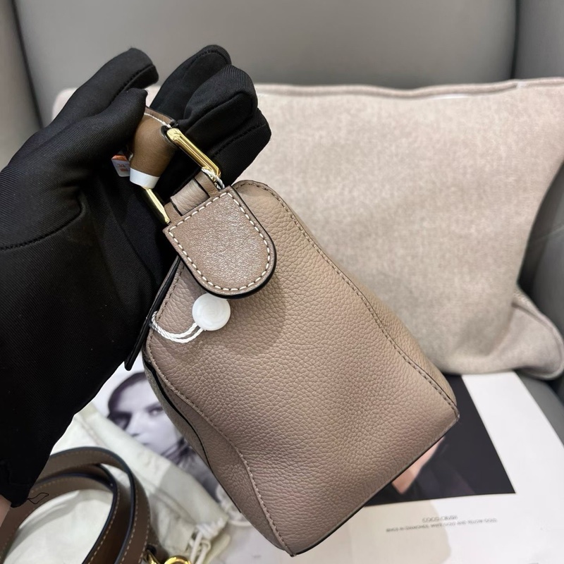 98新羅意威沙色Puzzle中號 20年 有塵袋 底長26 52-1