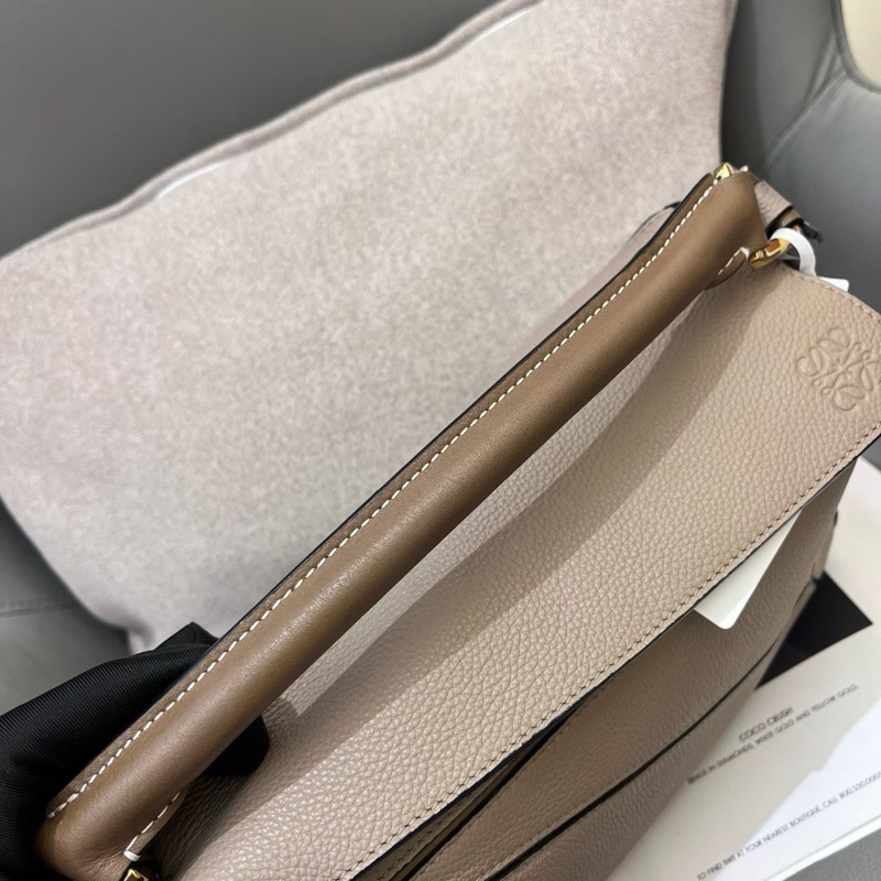 98新羅意威沙色Puzzle中號 20年 有塵袋 底長26 52-3