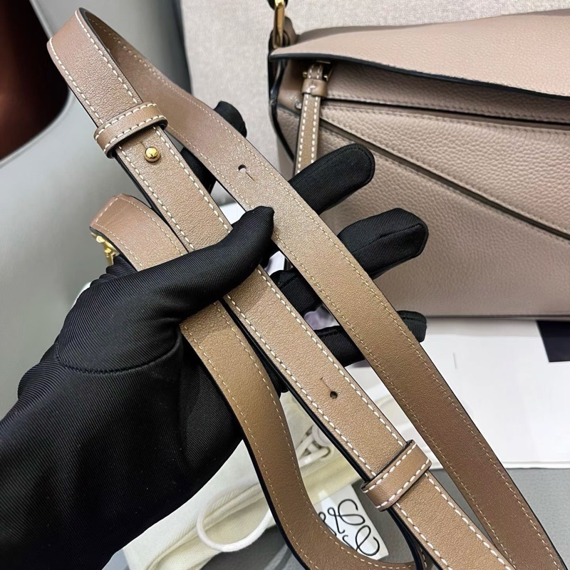 98新羅意威沙色Puzzle中號 20年 有塵袋 底長26 52-4