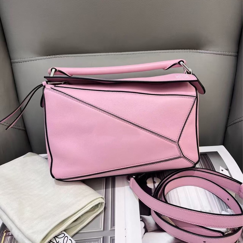 98新Loewe羅意威櫻花粉puzzle 底長25 52有塵袋-1