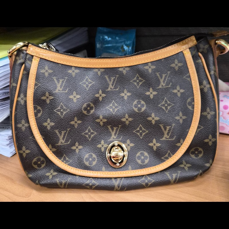 LOUIS VUITTON LV 肚臍包-1