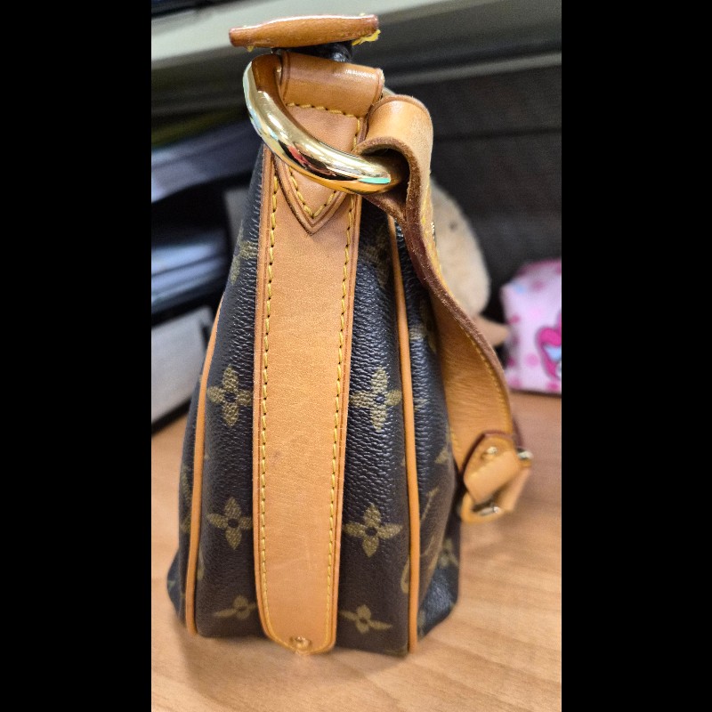 LOUIS VUITTON LV 肚臍包-4