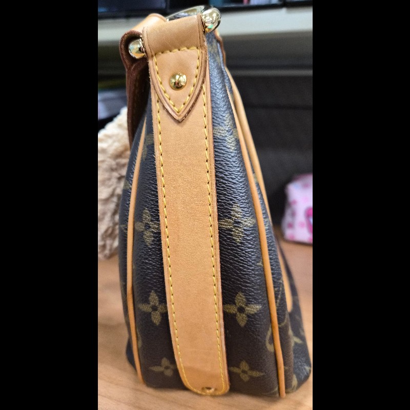 LOUIS VUITTON LV 肚臍包-10