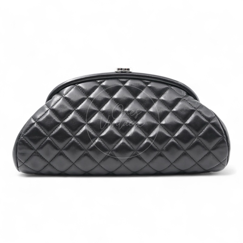 [Pre-owned] Chanel Quilted Timeless Kisslock Clutch Black Lambskin Bag-0