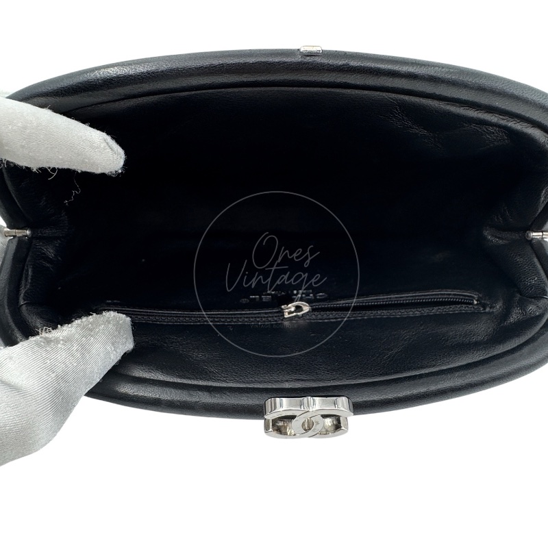 [Pre-owned] Chanel Quilted Timeless Kisslock Clutch Black Lambskin Bag-14