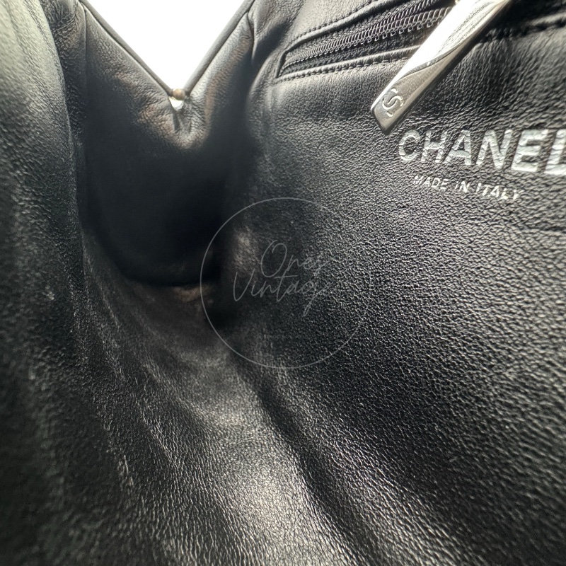 [Pre-owned] Chanel Quilted Timeless Kisslock Clutch Black Lambskin Bag-30