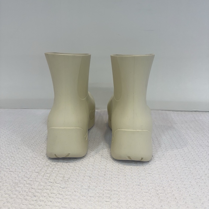 98新BV/葆蝶家米色橡膠靴雨雪靴 尺寸37碼-1