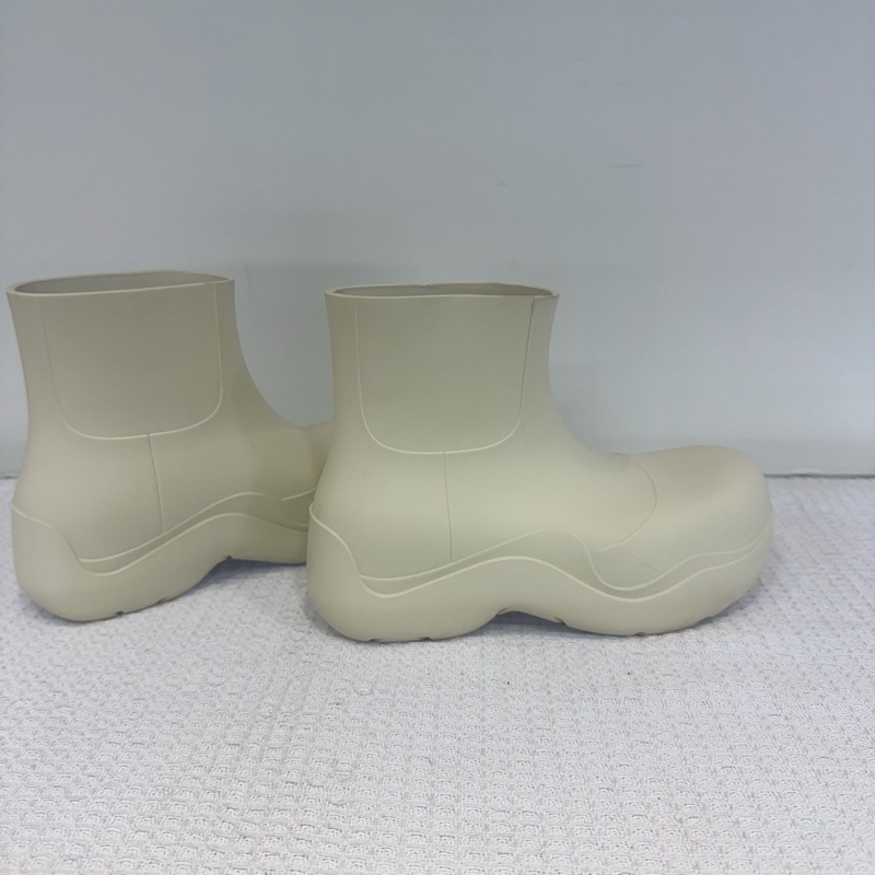 98新BV/葆蝶家米色橡膠靴雨雪靴 尺寸37碼-3