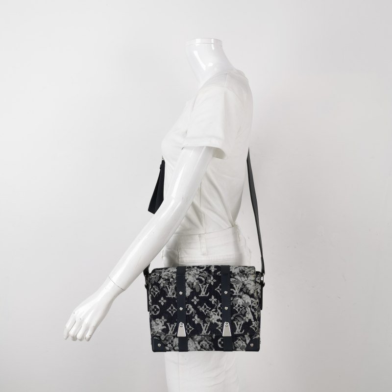 Louis Vuitton(LV)Trunk牛皮帆布花卉字母logo斜挎包-1