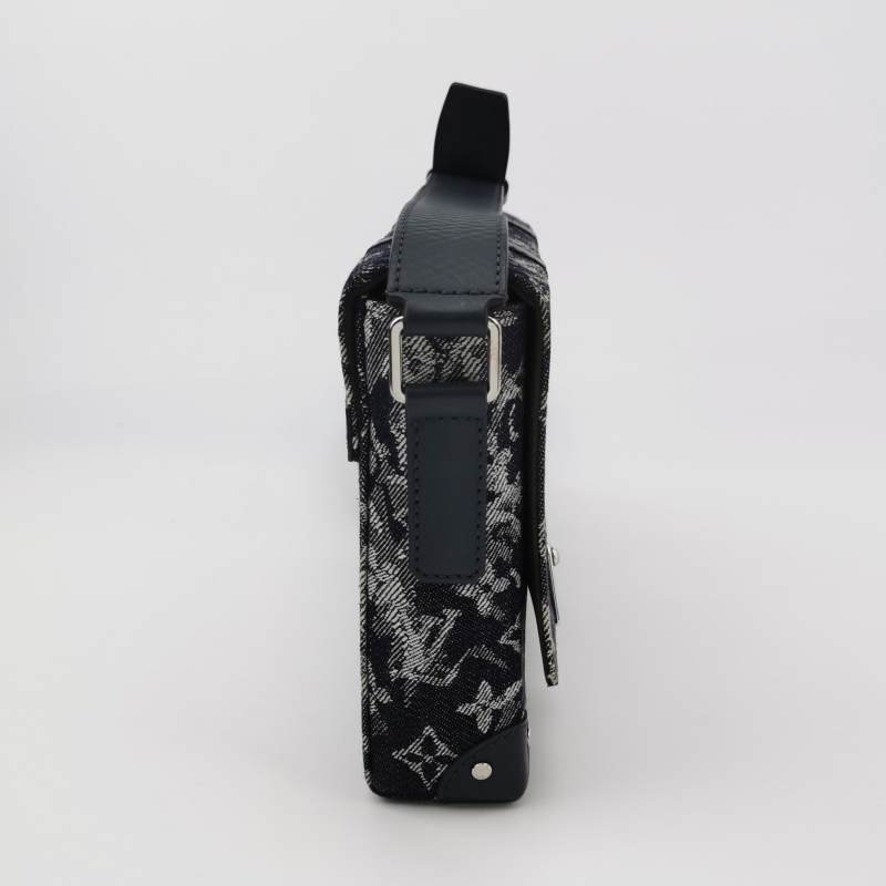 Louis Vuitton(LV)Trunk牛皮帆布花卉字母logo斜挎包-3