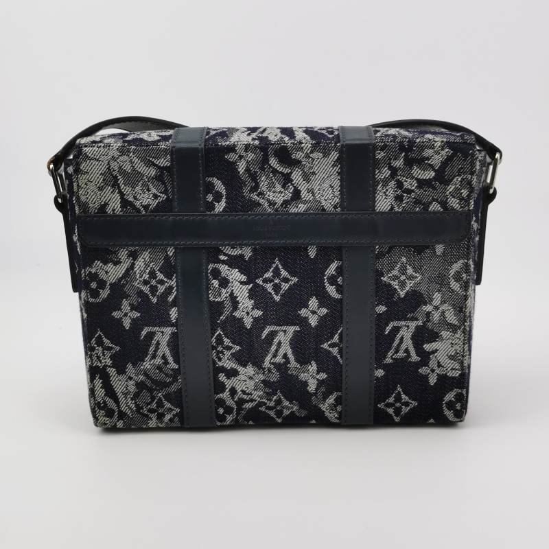 Louis Vuitton(LV)Trunk牛皮帆布花卉字母logo斜挎包-4