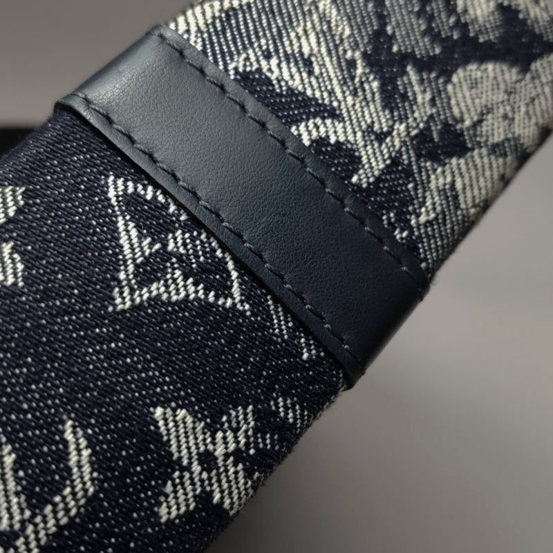 Louis Vuitton(LV)Trunk牛皮帆布花卉字母logo斜挎包-16