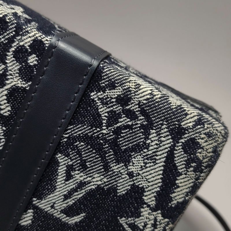 Louis Vuitton(LV)Trunk牛皮帆布花卉字母logo斜挎包-20