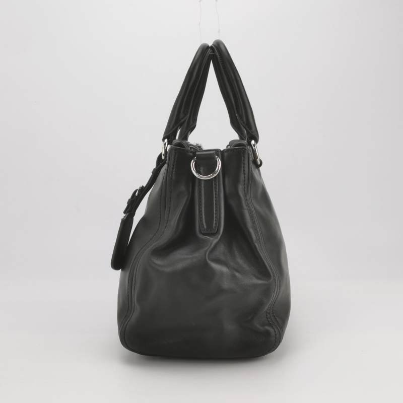 Prada 牛皮純色字母Logo手提包-2