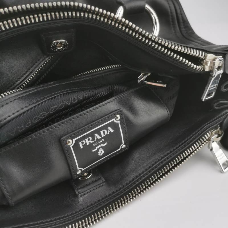 Prada 牛皮純色字母Logo手提包-7