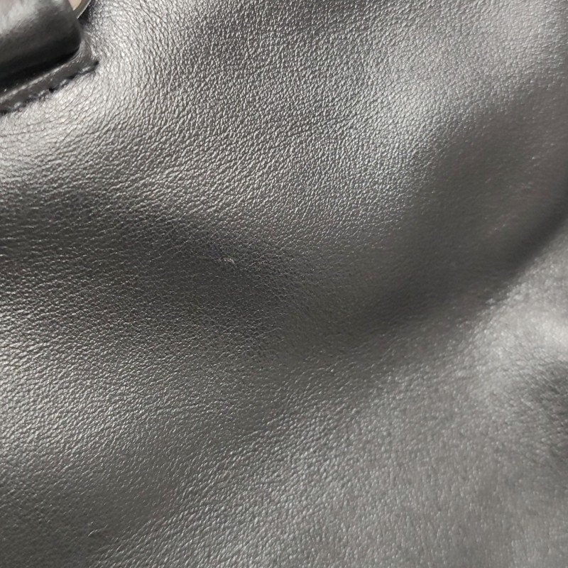 Prada 牛皮純色字母Logo手提包-14