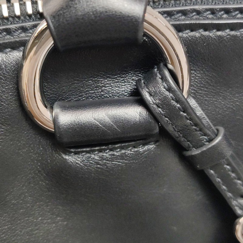 Prada 牛皮純色字母Logo手提包-18