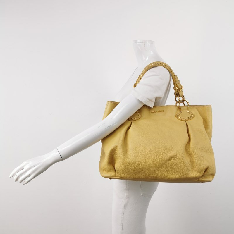 Miu Miu牛皮純色字母Logo鉚釘裝飾單肩包-1