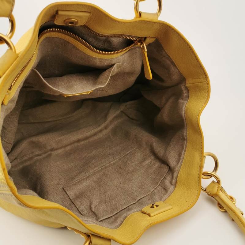 Miu Miu牛皮純色字母Logo鉚釘裝飾單肩包-6