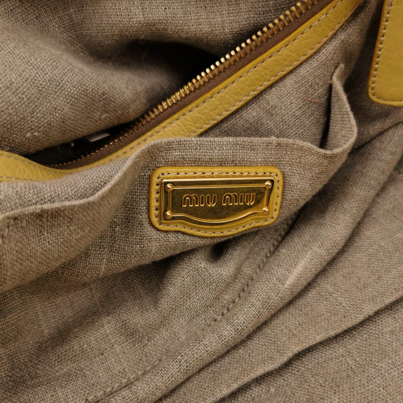 Miu Miu牛皮純色字母Logo鉚釘裝飾單肩包-7