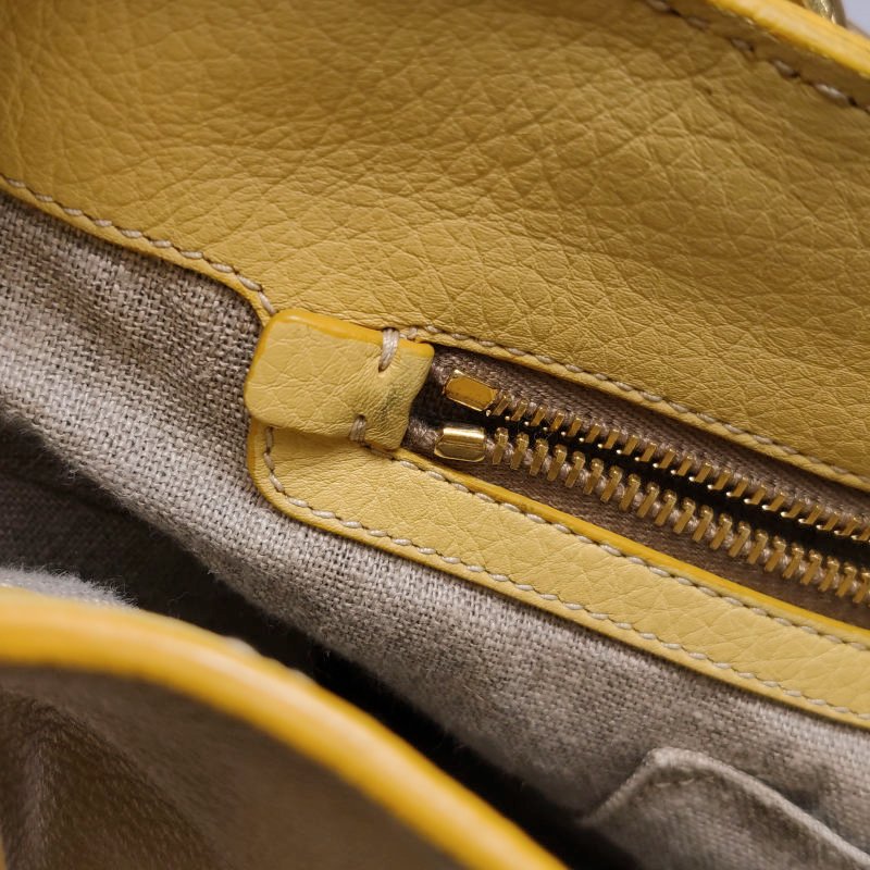 Miu Miu牛皮純色字母Logo鉚釘裝飾單肩包-8