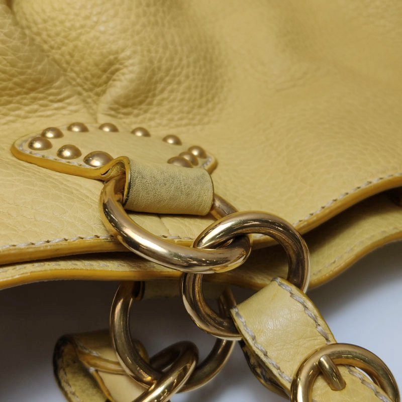 Miu Miu牛皮純色字母Logo鉚釘裝飾單肩包-10