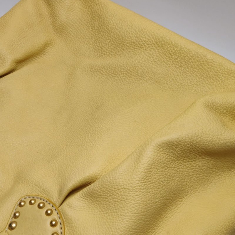 Miu Miu牛皮純色字母Logo鉚釘裝飾單肩包-14