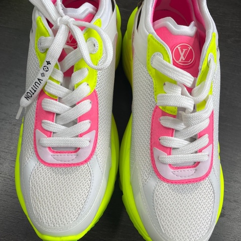 99新 未使用 路易威登25102001運動鞋36.5碼