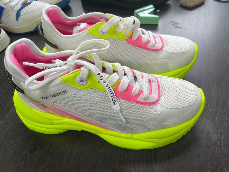 99新 未使用 路易威登25102001運動鞋36.5碼-1