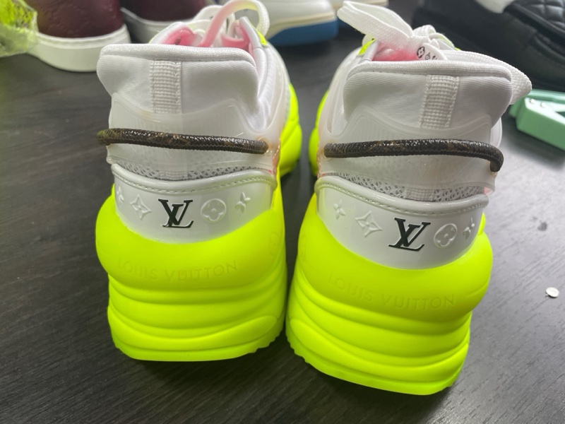 99新 未使用 路易威登25102001運動鞋36.5碼-2