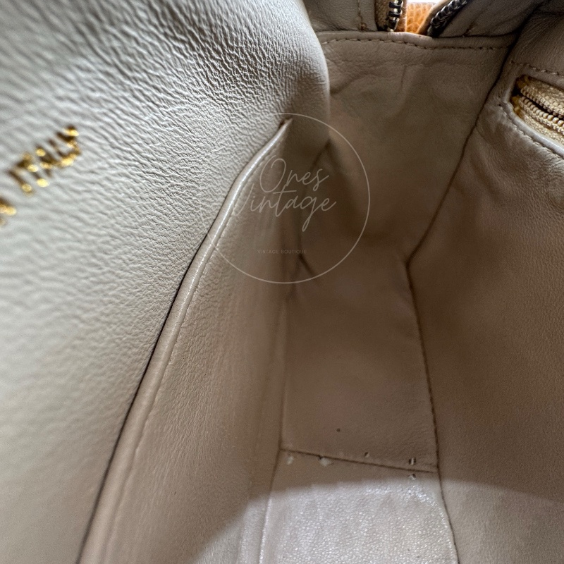 [Pre-owned] Chanel Beige Caviar V Stitch Fringe Mini Camera Bag-18