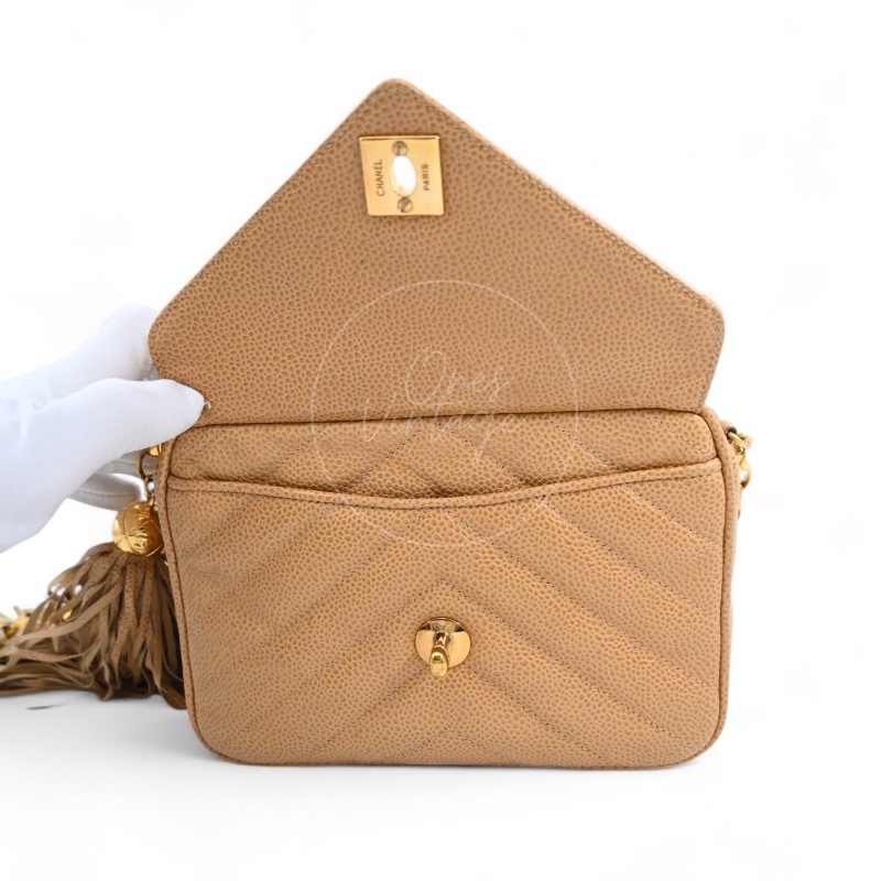 [Pre-owned] Chanel Beige Caviar V Stitch Fringe Mini Camera Bag-29
